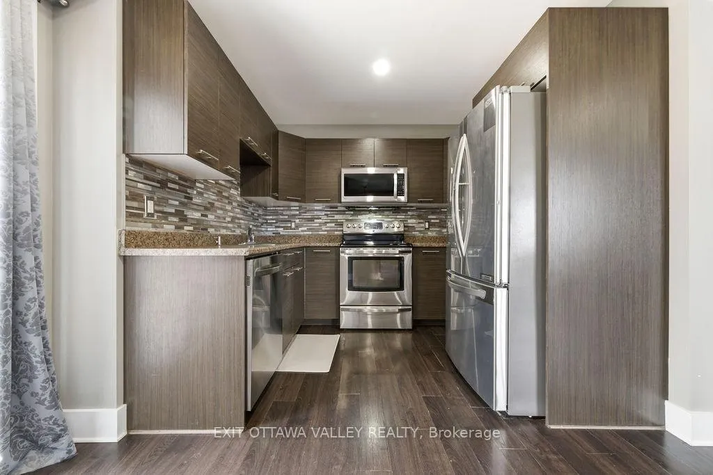 Photo 10 of 7 Florence Street, Petawawa — HOMEH
