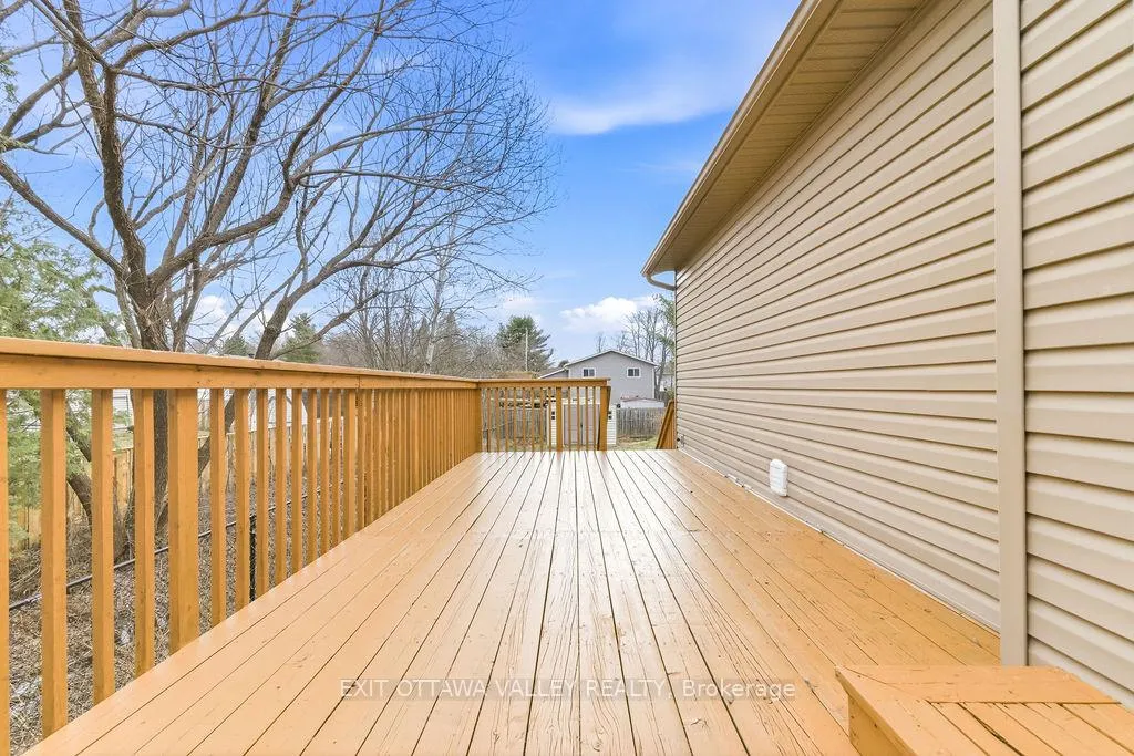 Photo 31 of 7 Florence Street, Petawawa — HOMEH