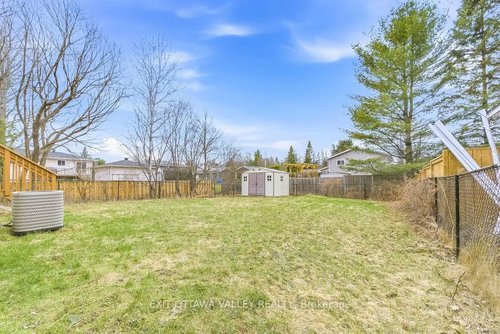 Photo 32 of 7 Florence Street, Petawawa — HOMEH