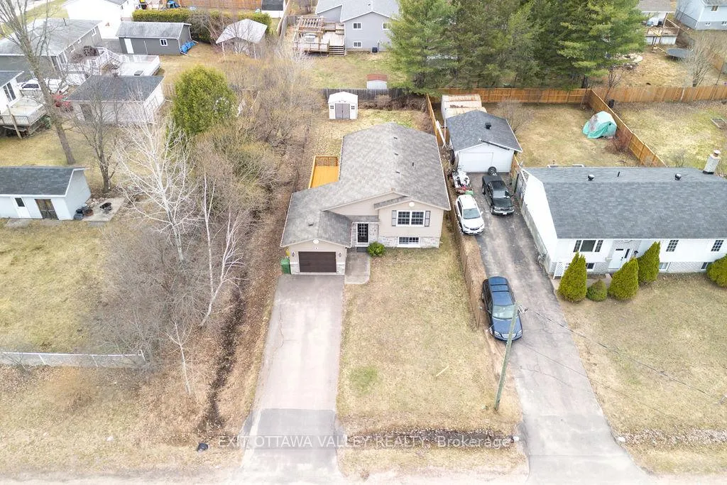 Photo 35 of 7 Florence Street, Petawawa — HOMEH