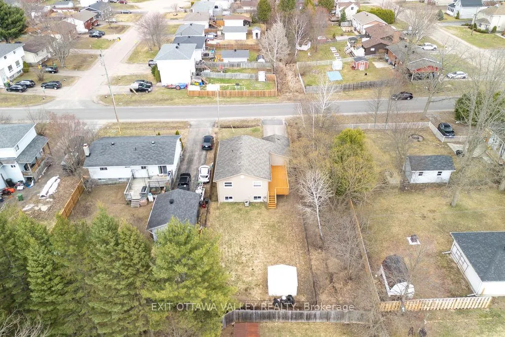 Photo 37 of 7 Florence Street, Petawawa — HOMEH