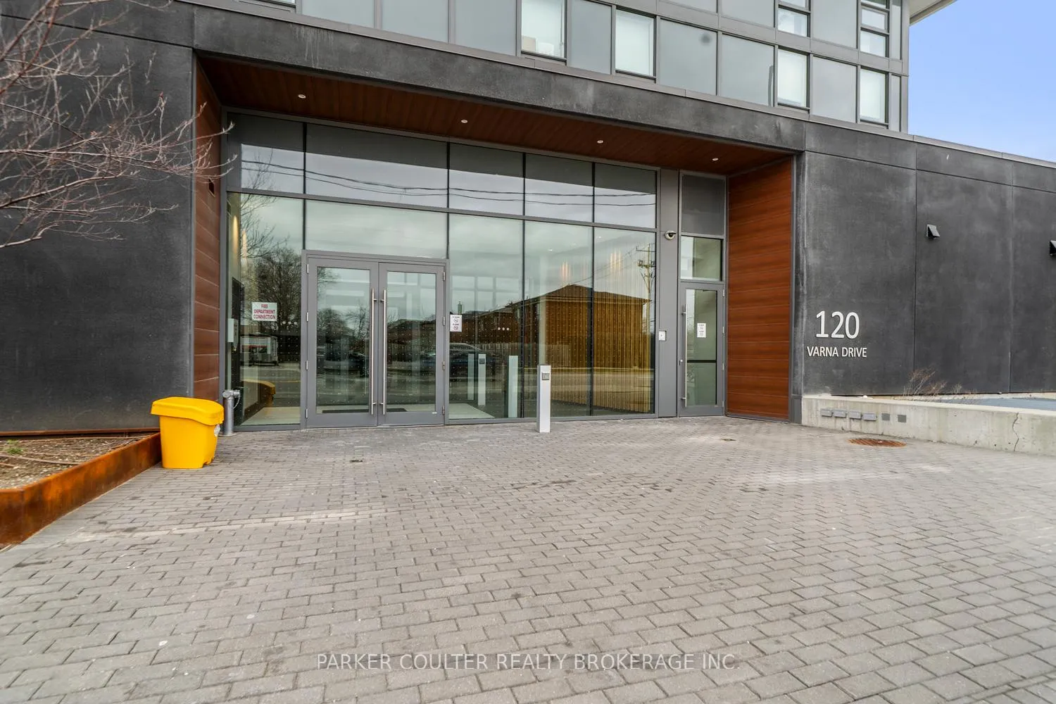 Photo 4 of Unit 606, 120 Varna Drive, Toronto, Englemount-Lawrence — HOMEH