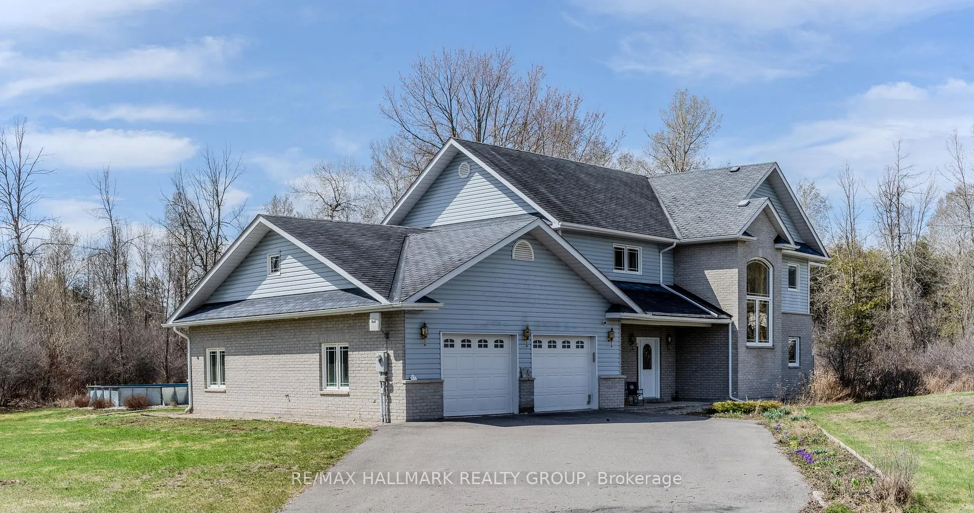 Photo 2 of 21 Skeel Court, Ottawa, Btwn Franktown Rd. & Fallowfield Rd. — HOMEH