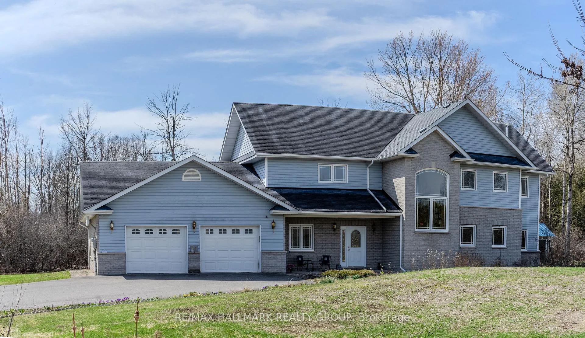 Photo 4 of 21 Skeel Court, Ottawa, Btwn Franktown Rd. & Fallowfield Rd. — HOMEH