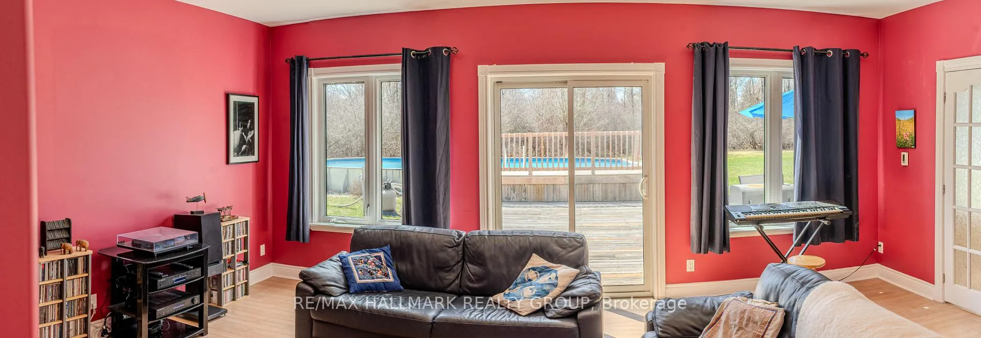 Photo 11 of 21 Skeel Court, Ottawa, Btwn Franktown Rd. & Fallowfield Rd. — HOMEH