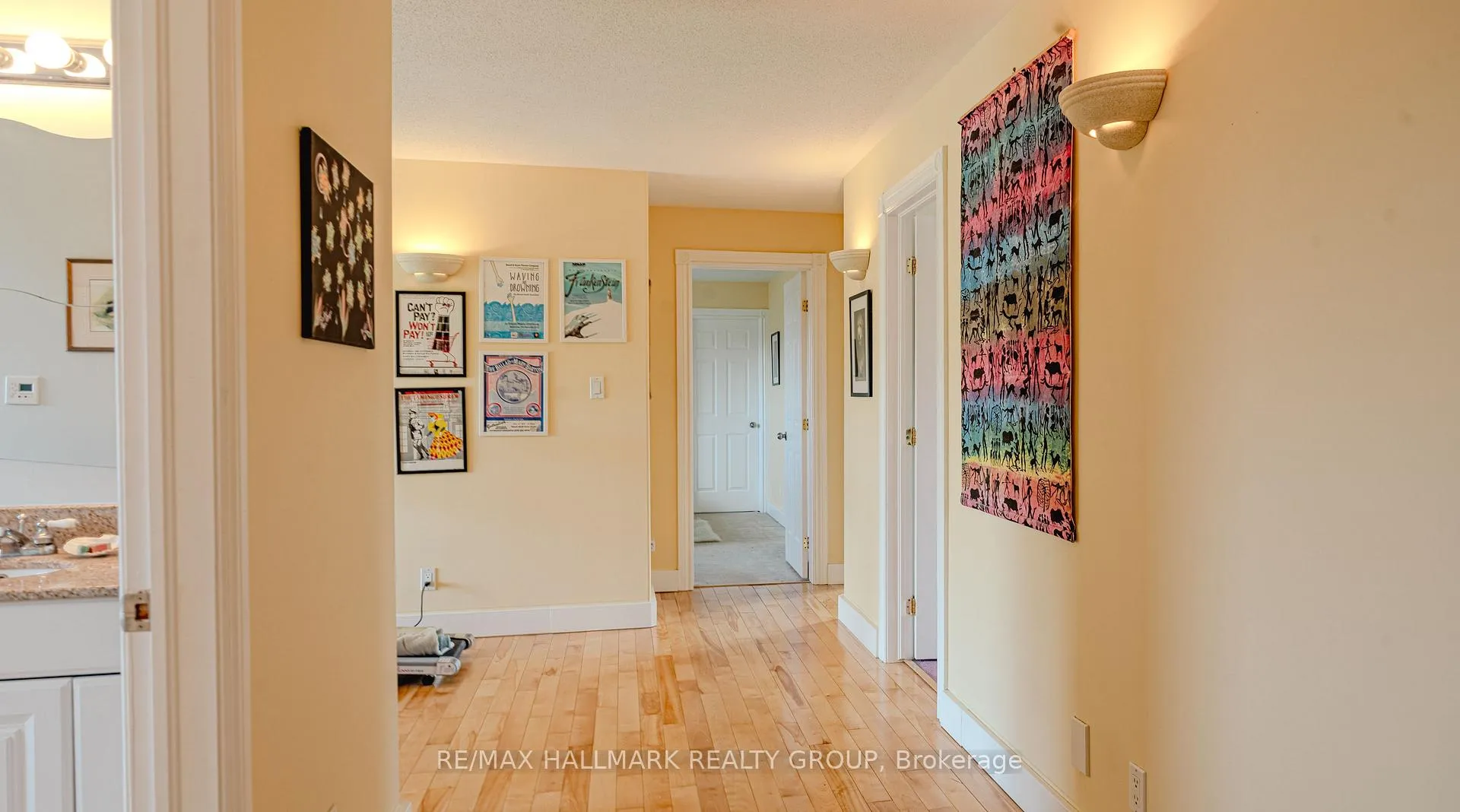 Photo 17 of 21 Skeel Court, Ottawa, Btwn Franktown Rd. & Fallowfield Rd. — HOMEH