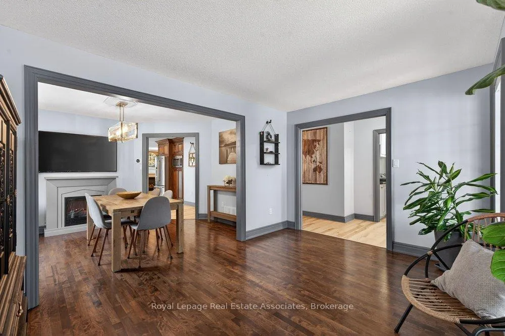 Photo 3 of 84 Loon Avenue, Barrie, Painswick South — HOMEH