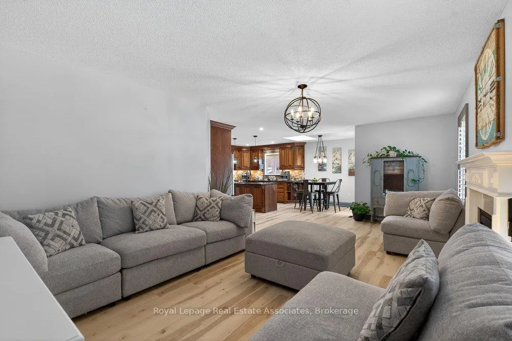 Photo 16 of 84 Loon Avenue, Barrie, Painswick South — HOMEH
