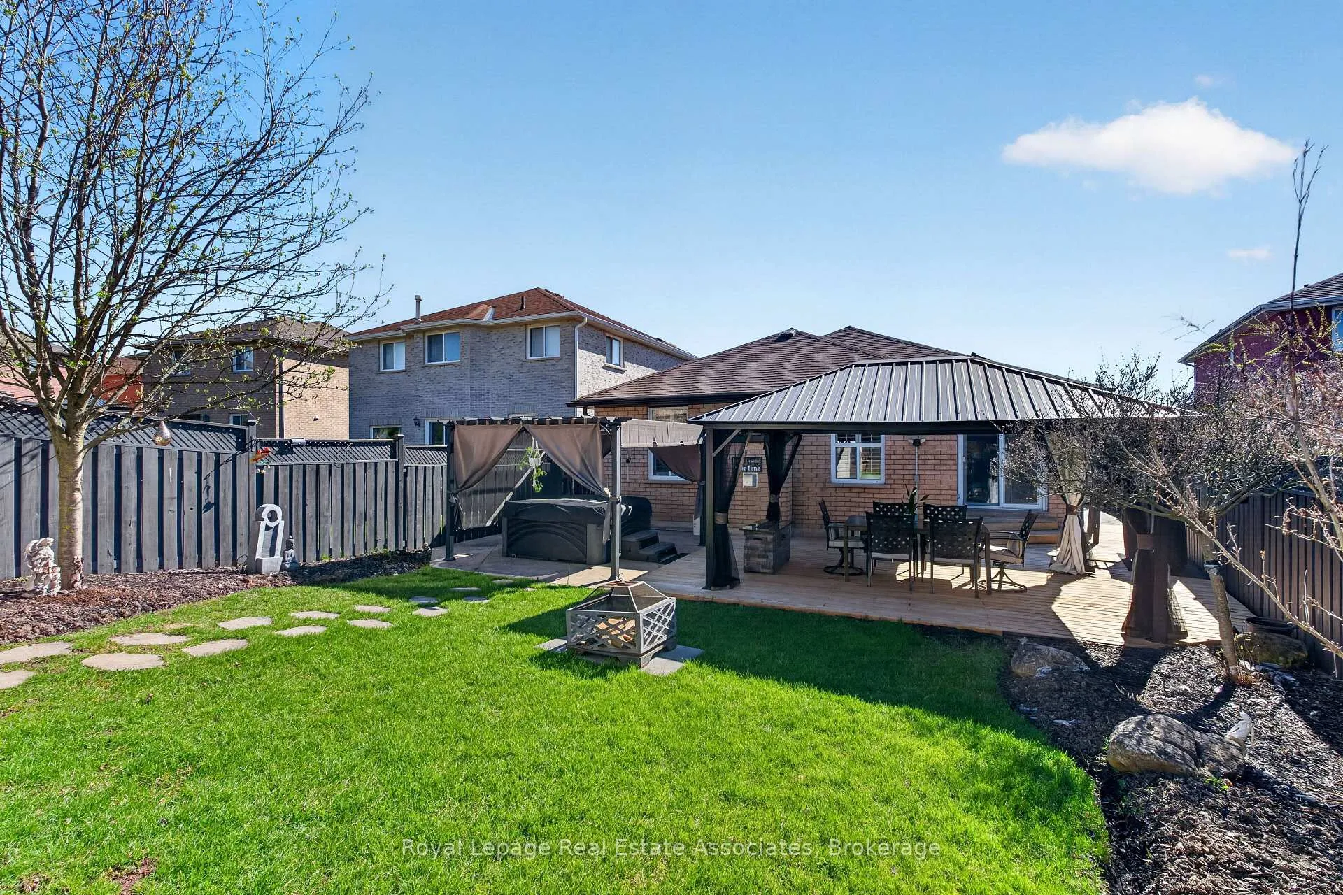 Photo 39 of 84 Loon Avenue, Barrie, Painswick South — HOMEH