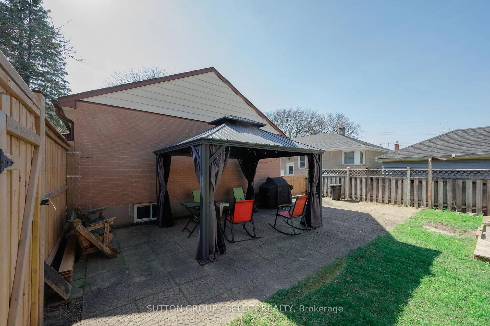 Photo 8 of 2 Thorne Avenue, London, East O — HOMEH