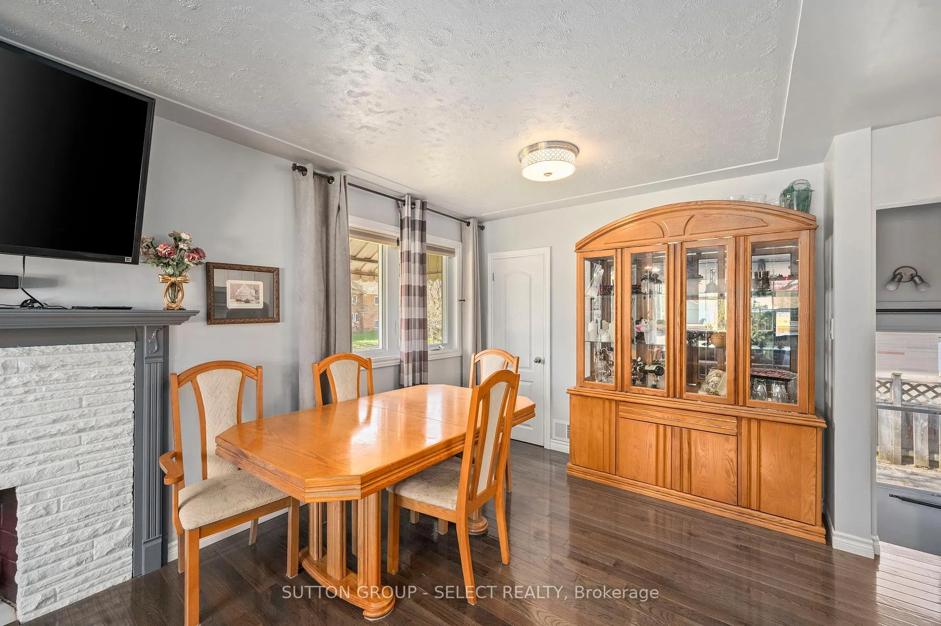 Photo 12 of 2 Thorne Avenue, London, East O — HOMEH