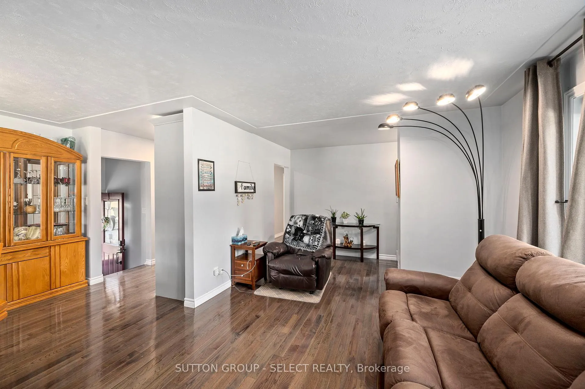 Photo 13 of 2 Thorne Avenue, London, East O — HOMEH