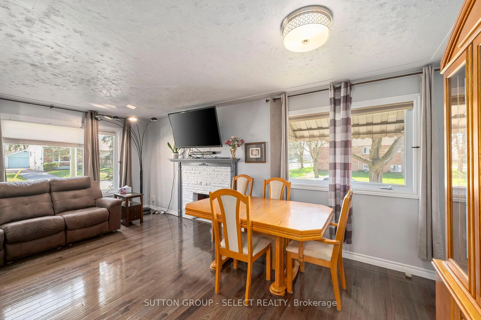 Photo 14 of 2 Thorne Avenue, London, East O — HOMEH