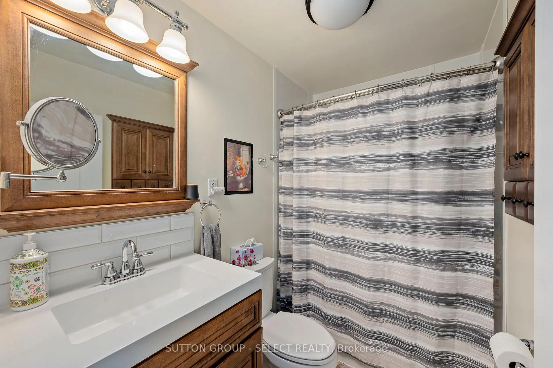 Photo 18 of 2 Thorne Avenue, London, East O — HOMEH