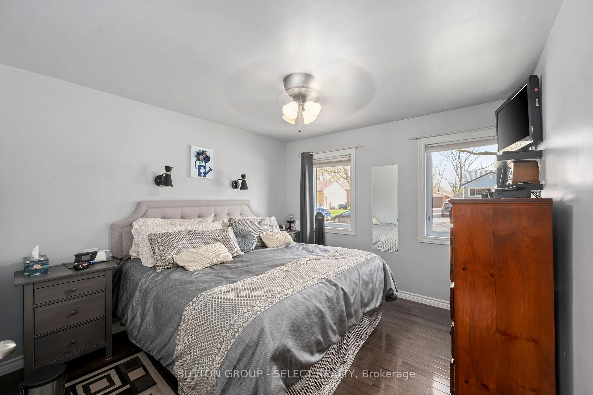 Photo 20 of 2 Thorne Avenue, London, East O — HOMEH