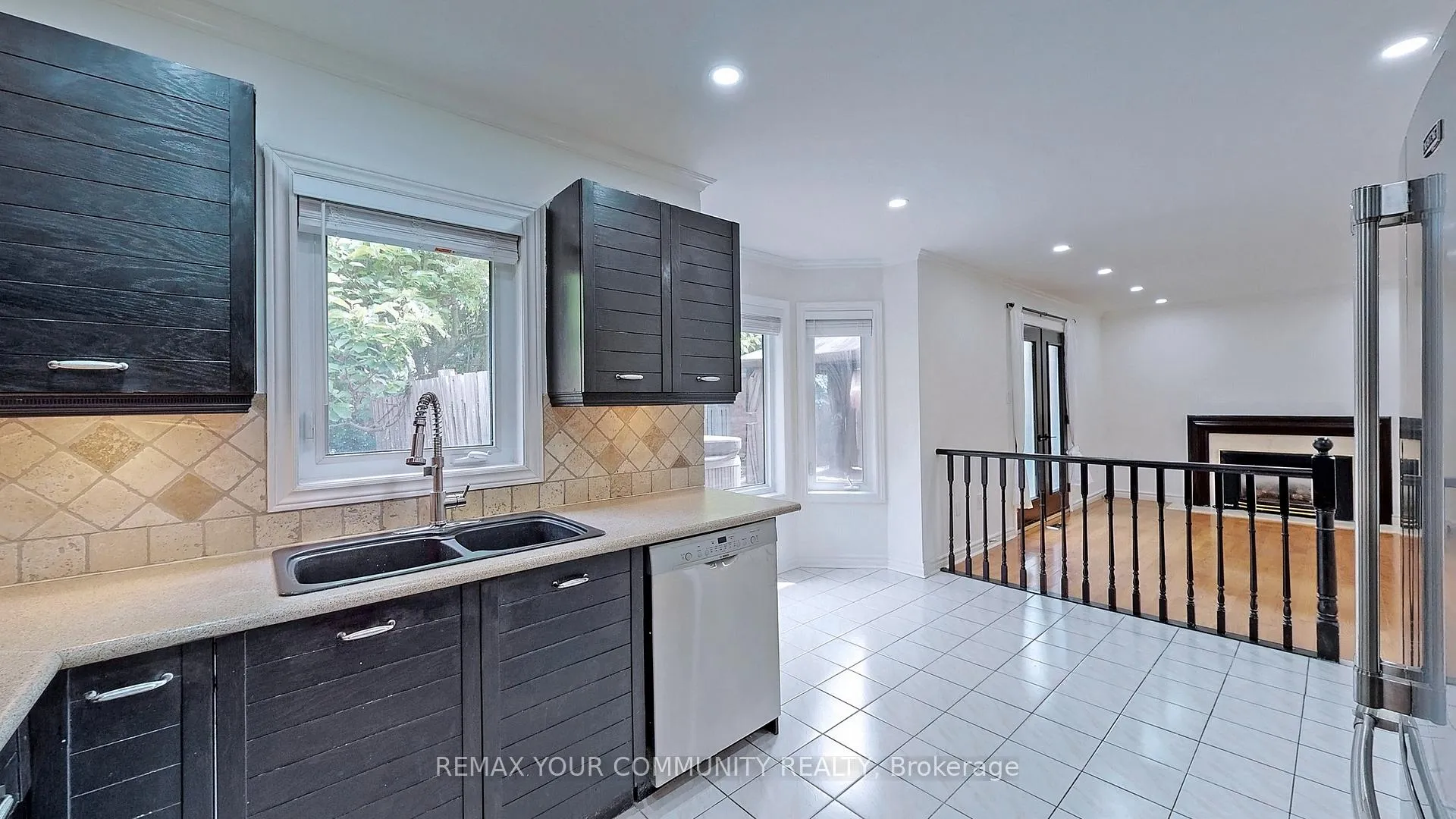 Photo 13 of 63 Falling Brook Drive, Barrie, Innis-Shore — HOMEH