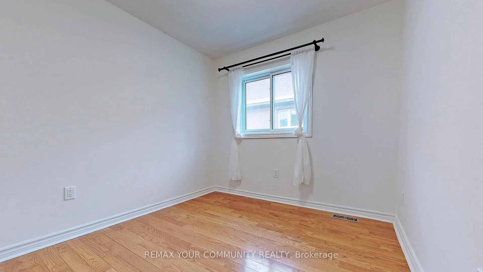 Photo 25 of 63 Falling Brook Drive, Barrie, Innis-Shore — HOMEH