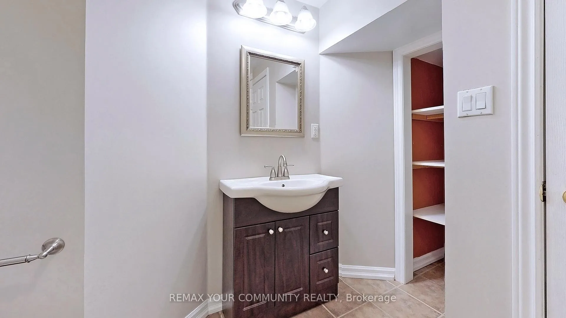Photo 35 of 63 Falling Brook Drive, Barrie, Innis-Shore — HOMEH