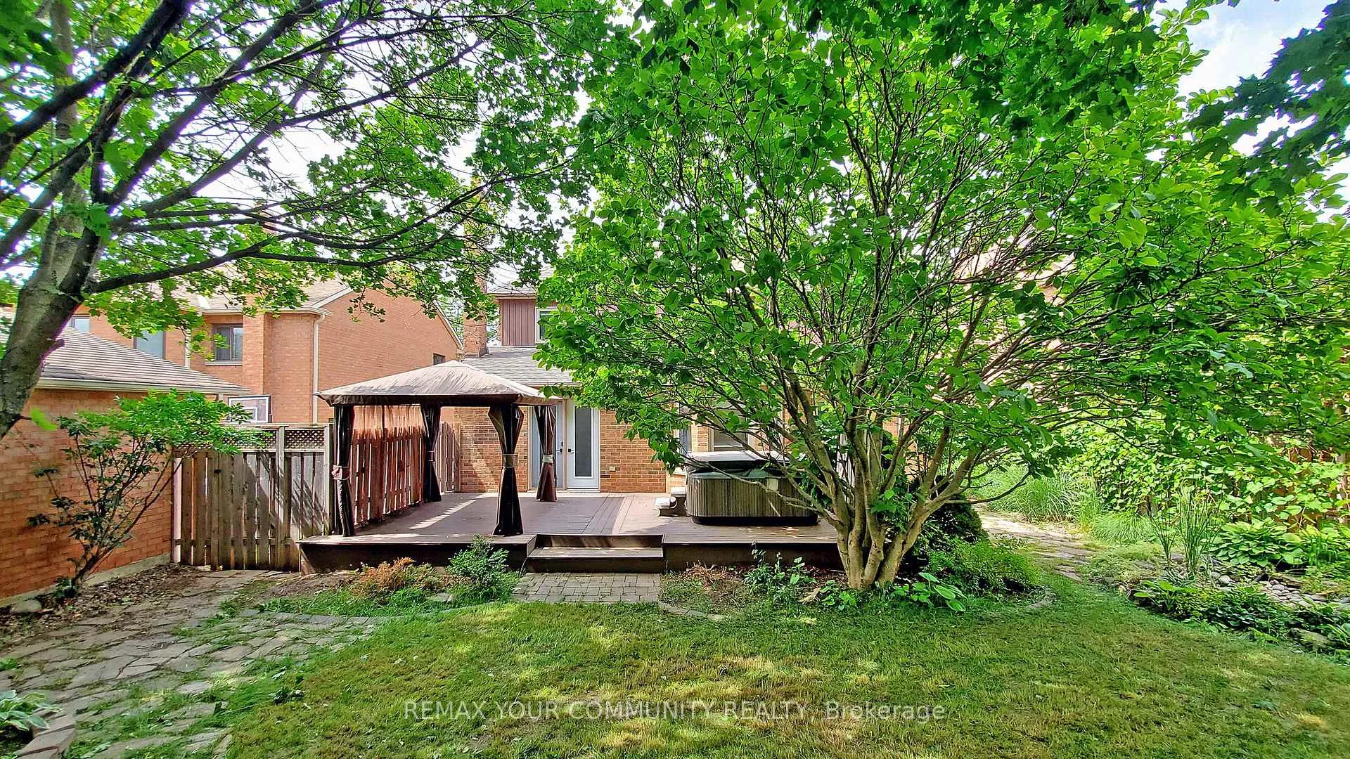 Photo 37 of 63 Falling Brook Drive, Barrie, Innis-Shore — HOMEH