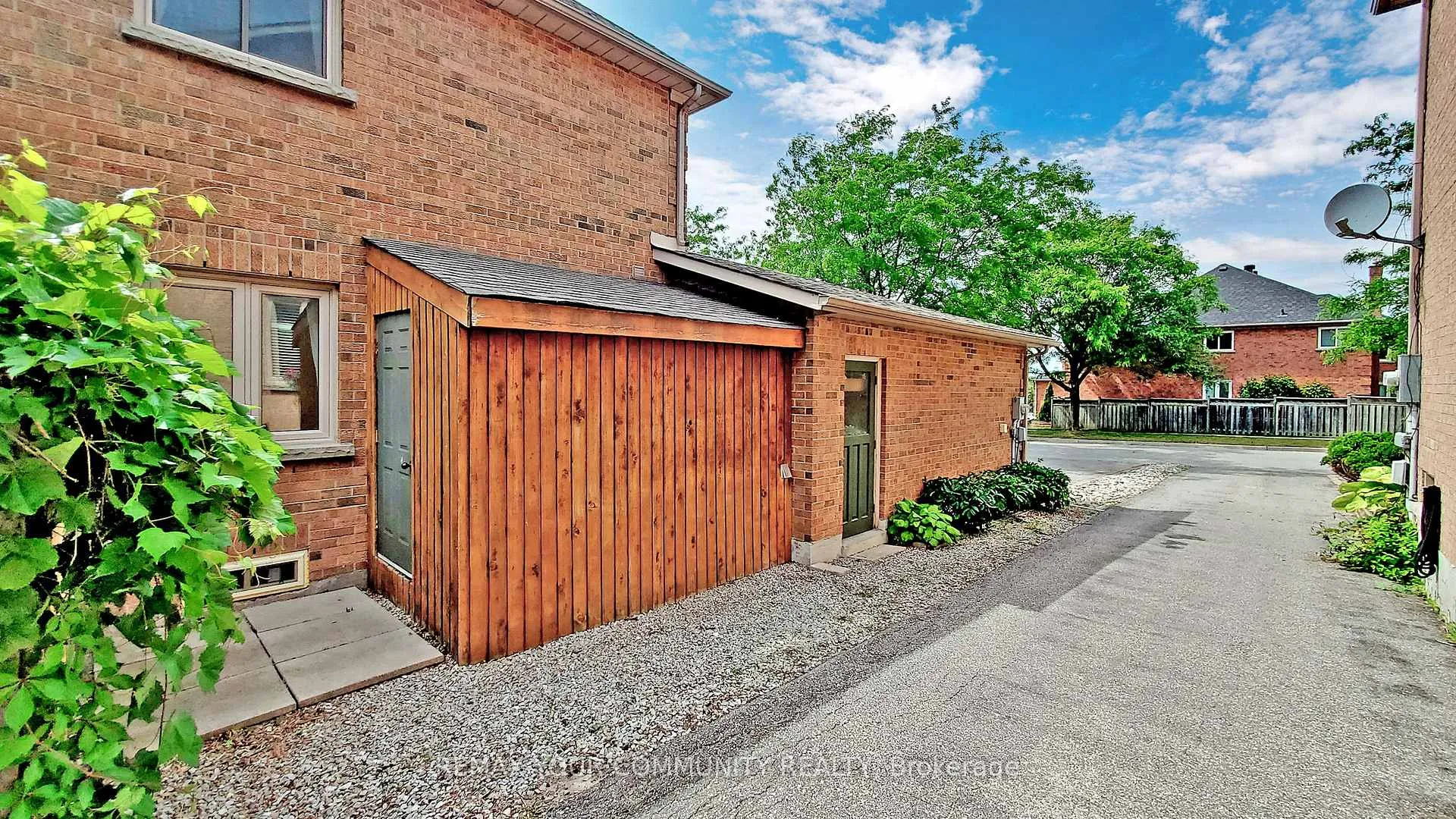 Photo 40 of 63 Falling Brook Drive, Barrie, Innis-Shore — HOMEH