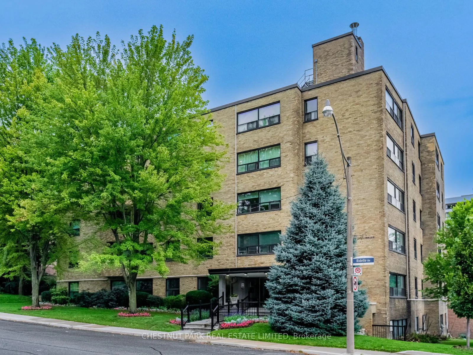 Front of Unit 404, 2 Ridelle Avenue