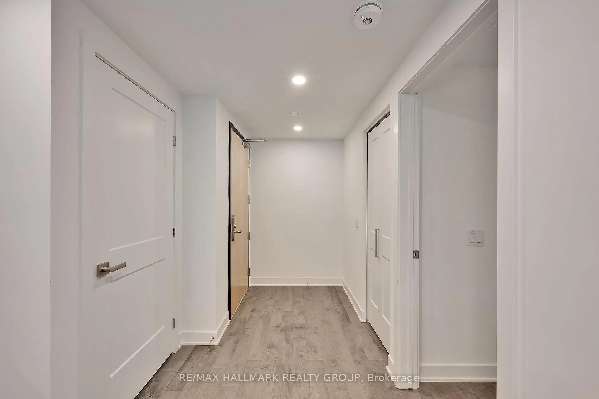 Photo 2 of Unit 801, 340 Queen Street, Ottawa, Ottawa Centre — HOMEH