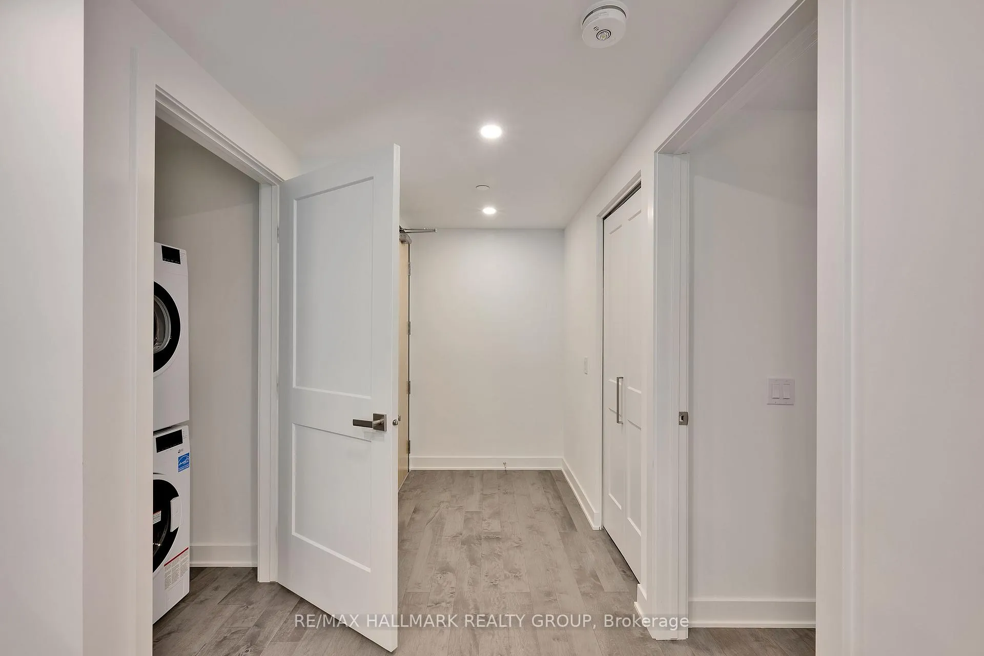 Photo 3 of Unit 801, 340 Queen Street, Ottawa, Ottawa Centre — HOMEH