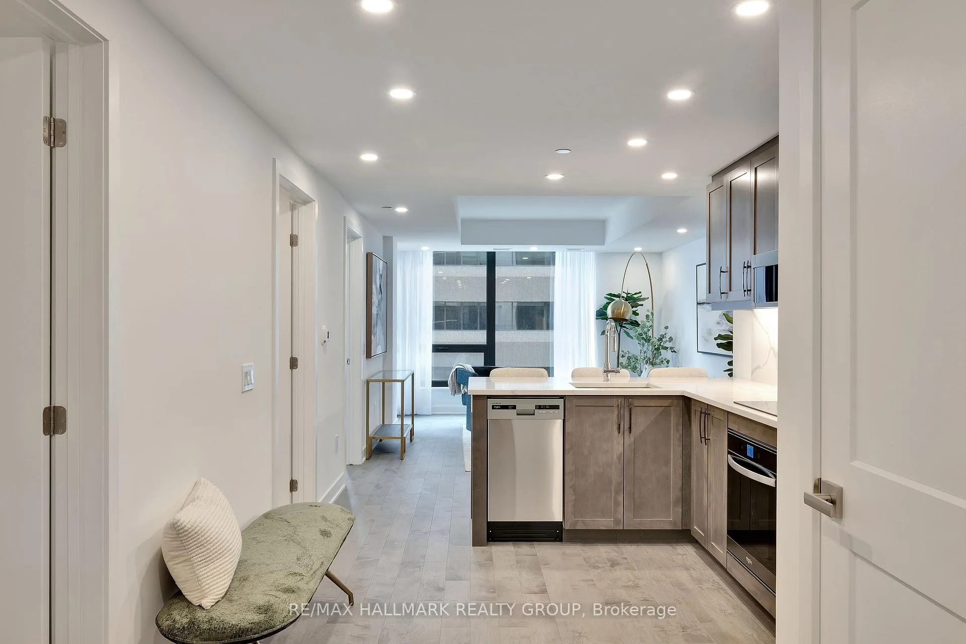 Photo 4 of Unit 801, 340 Queen Street, Ottawa, Ottawa Centre — HOMEH