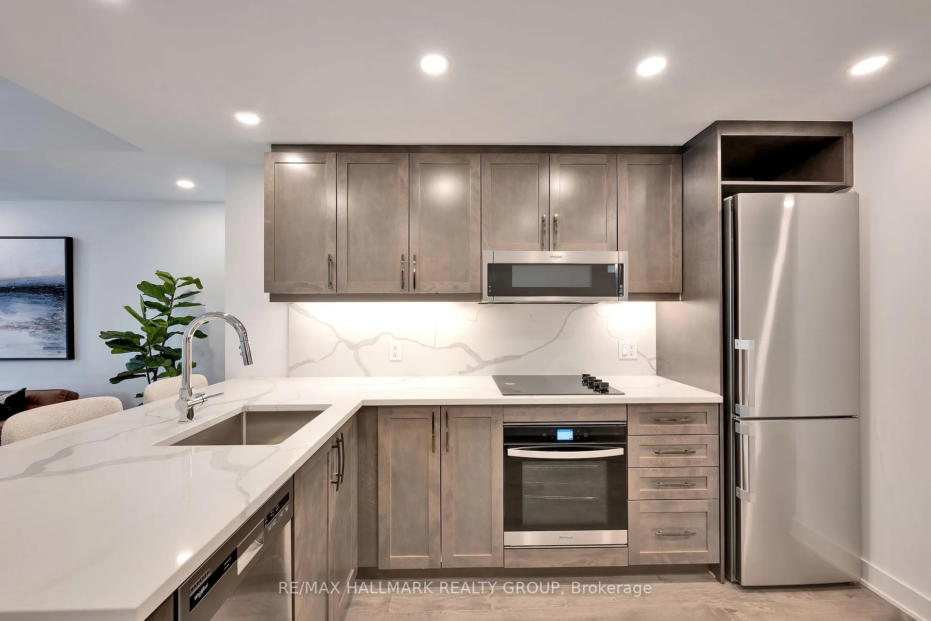 Photo 6 of Unit 801, 340 Queen Street, Ottawa, Ottawa Centre — HOMEH