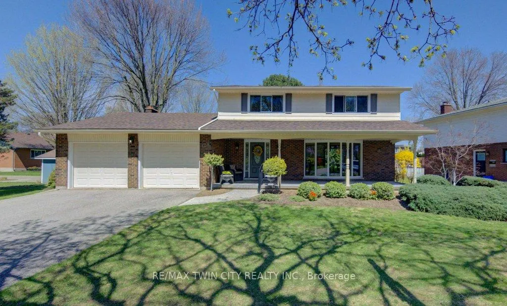 Photo 4 of 128 Dalewood Drive, Kitchener — HOMEH