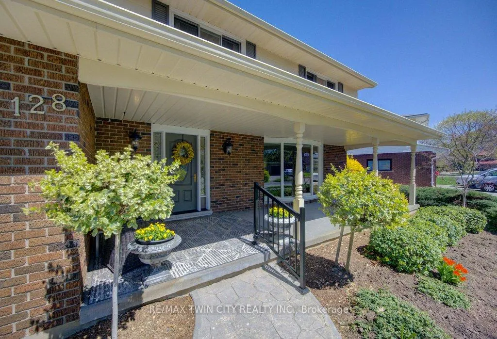Photo 5 of 128 Dalewood Drive, Kitchener — HOMEH
