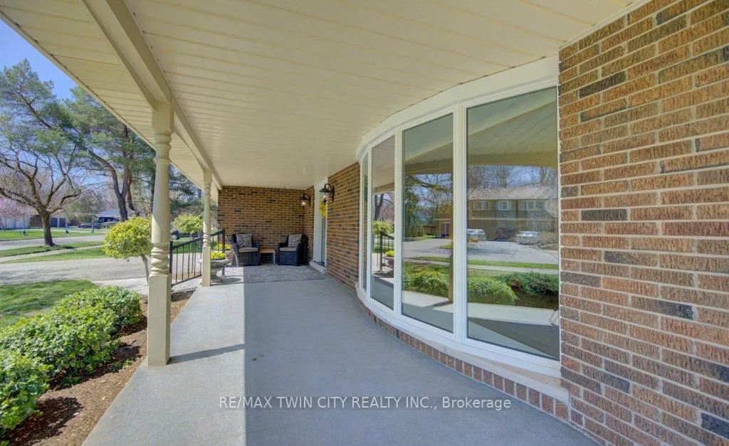 Photo 7 of 128 Dalewood Drive, Kitchener — HOMEH