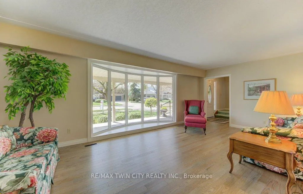 Photo 9 of 128 Dalewood Drive, Kitchener — HOMEH