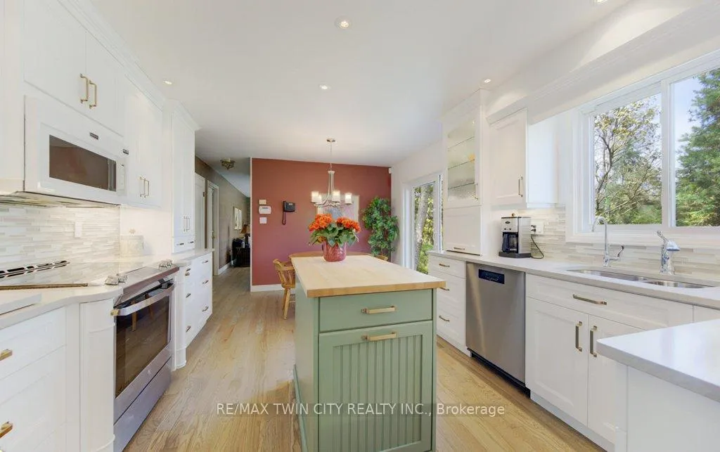 Photo 14 of 128 Dalewood Drive, Kitchener — HOMEH
