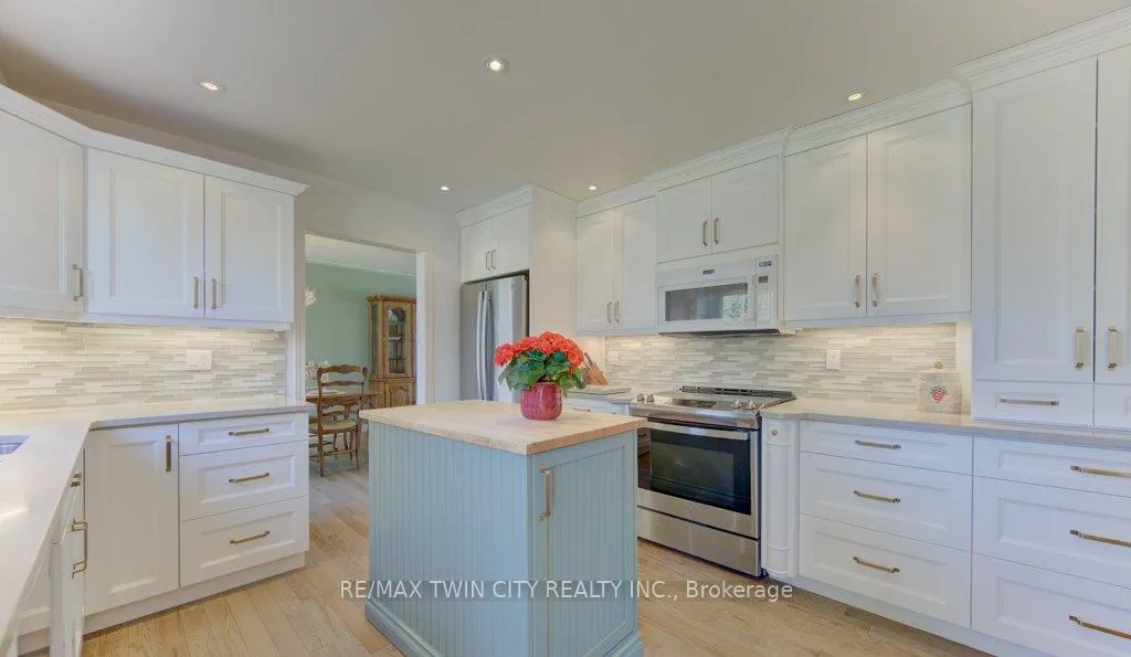 Photo 19 of 128 Dalewood Drive, Kitchener — HOMEH