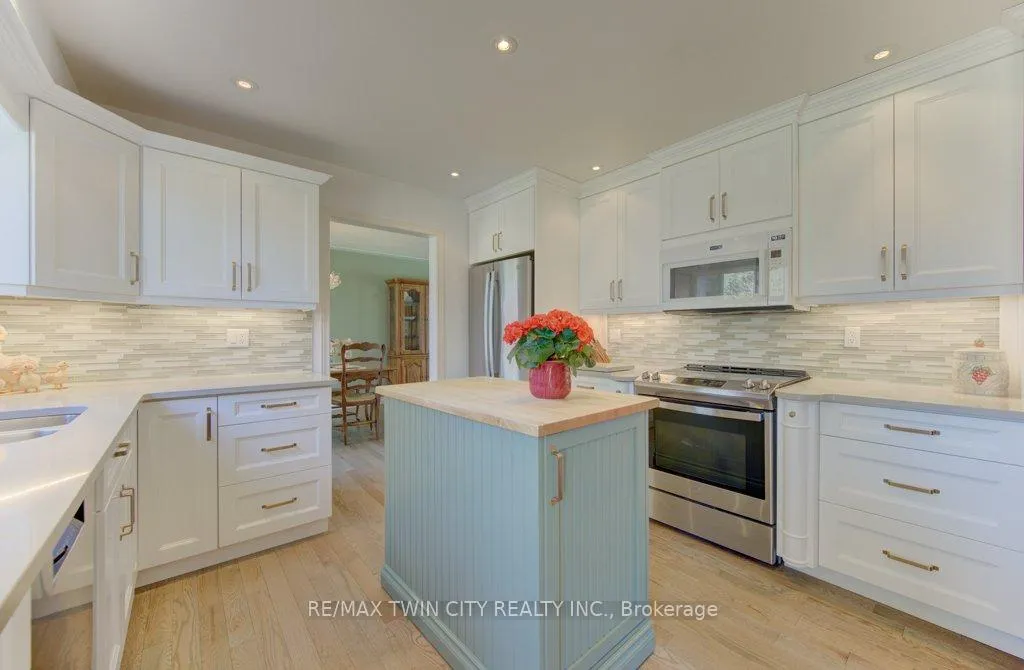 Photo 22 of 128 Dalewood Drive, Kitchener — HOMEH