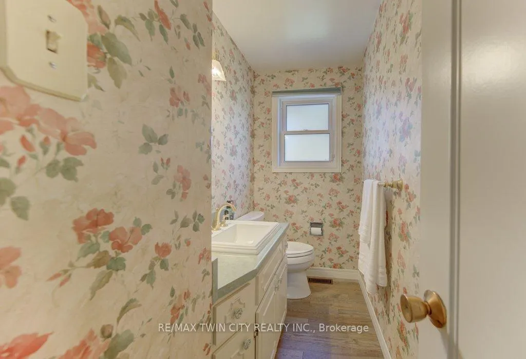 Photo 24 of 128 Dalewood Drive, Kitchener — HOMEH