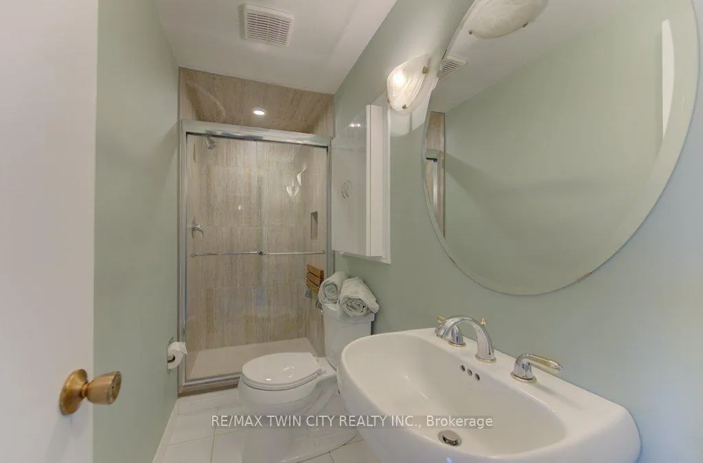 Photo 34 of 128 Dalewood Drive, Kitchener — HOMEH