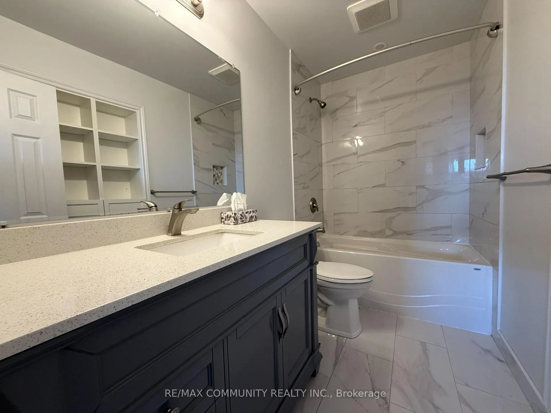 Photo 11 of Unit Main, 47 Davis Road, Aurora, Aurora Highlands — HOMEH