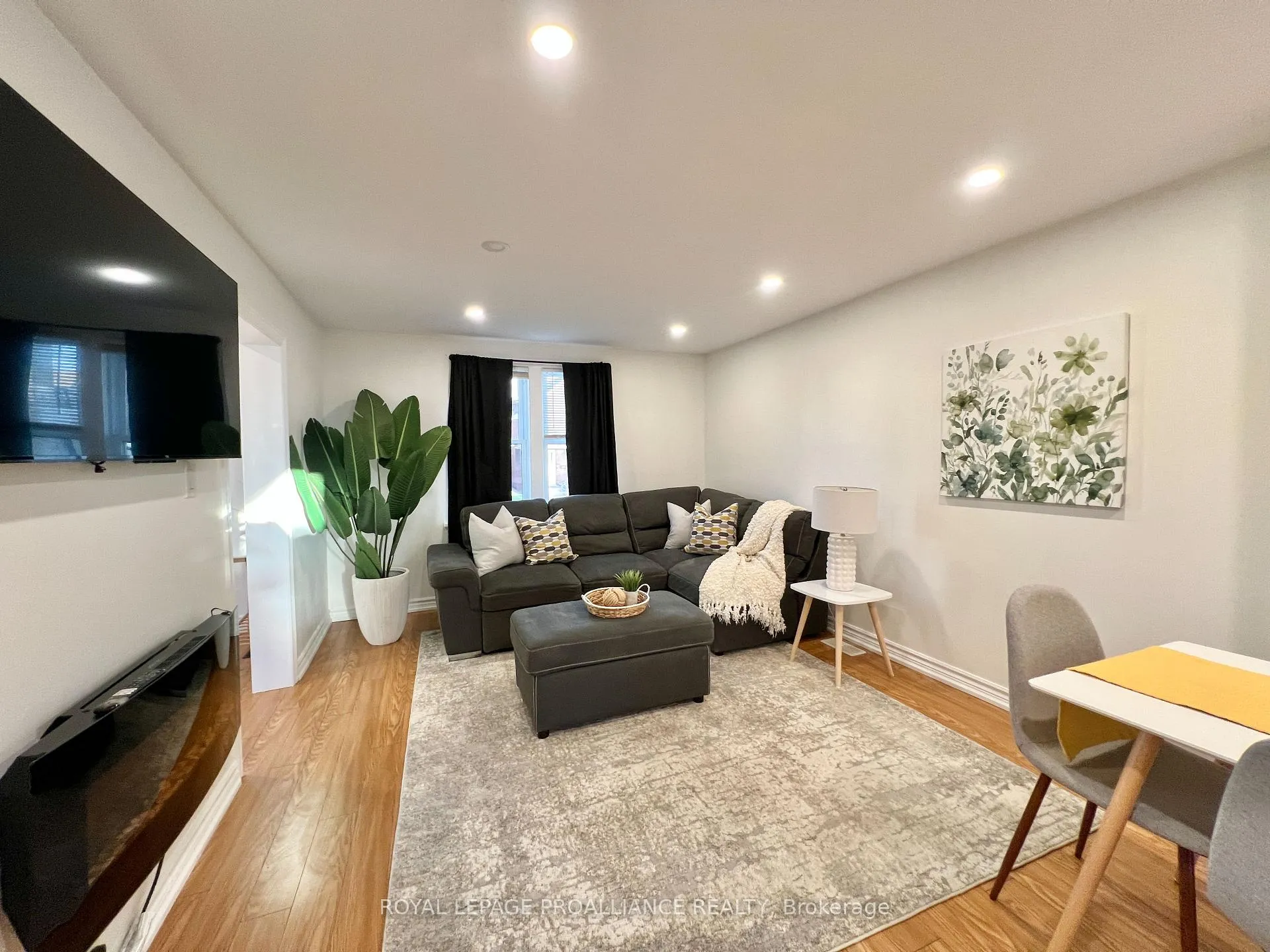 Photo 5 of 248 Dufferin Avenue, Quinte West, Trenton Ward — HOMEH