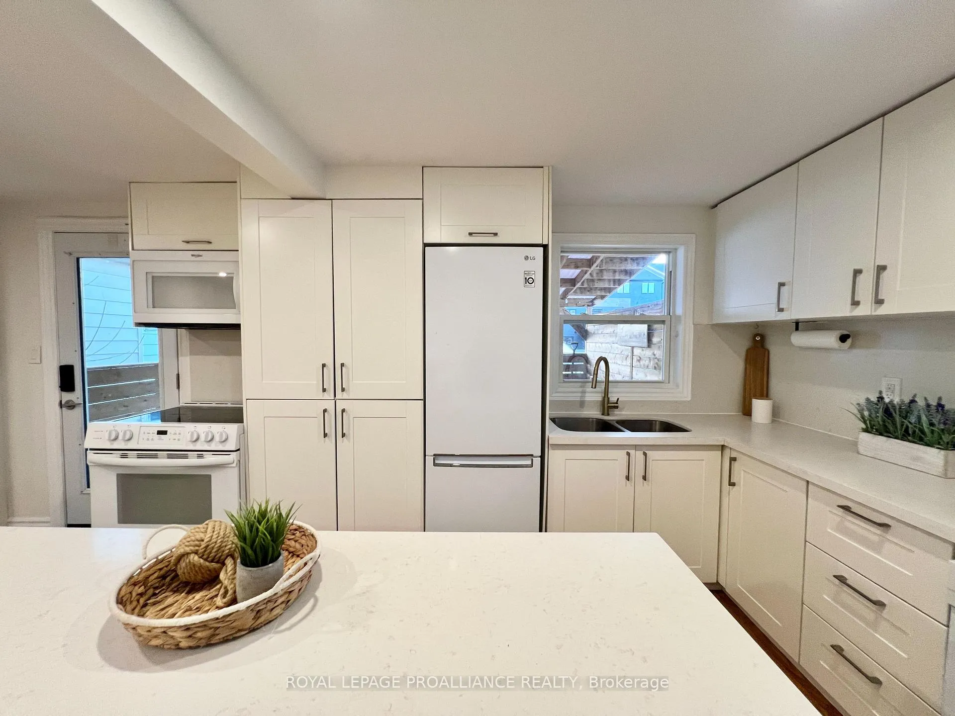 Photo 8 of 248 Dufferin Avenue, Quinte West, Trenton Ward — HOMEH