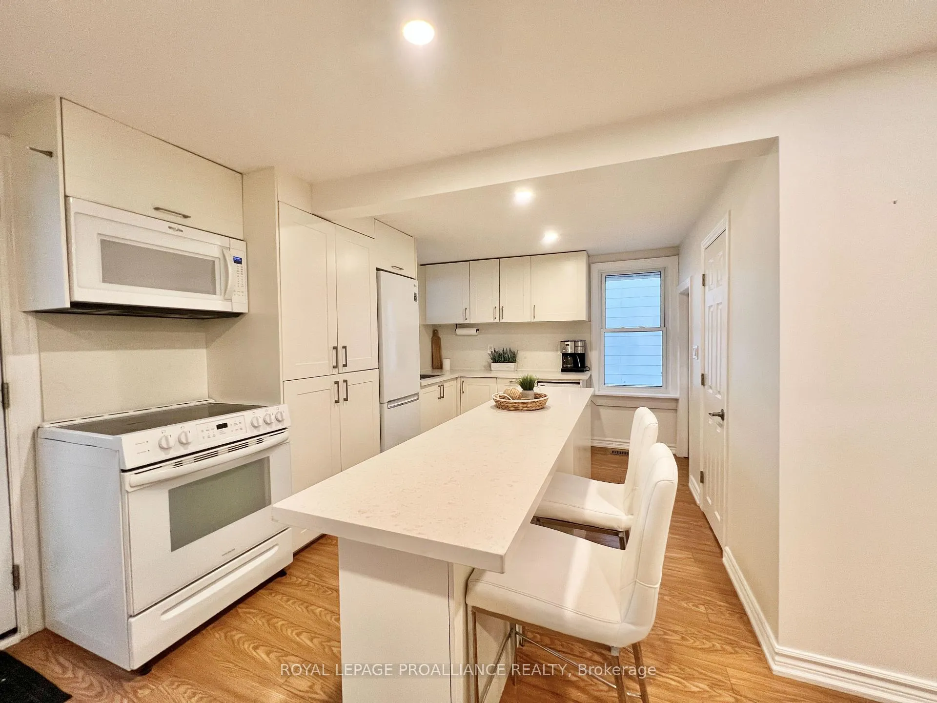 Photo 10 of 248 Dufferin Avenue, Quinte West, Trenton Ward — HOMEH
