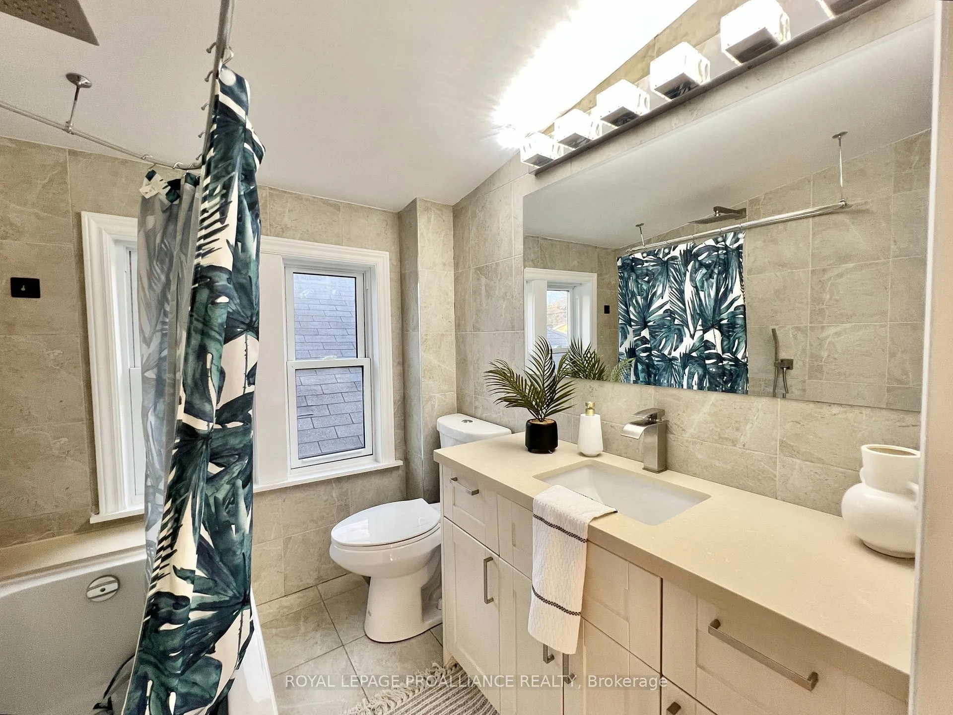 Photo 15 of 248 Dufferin Avenue, Quinte West, Trenton Ward — HOMEH