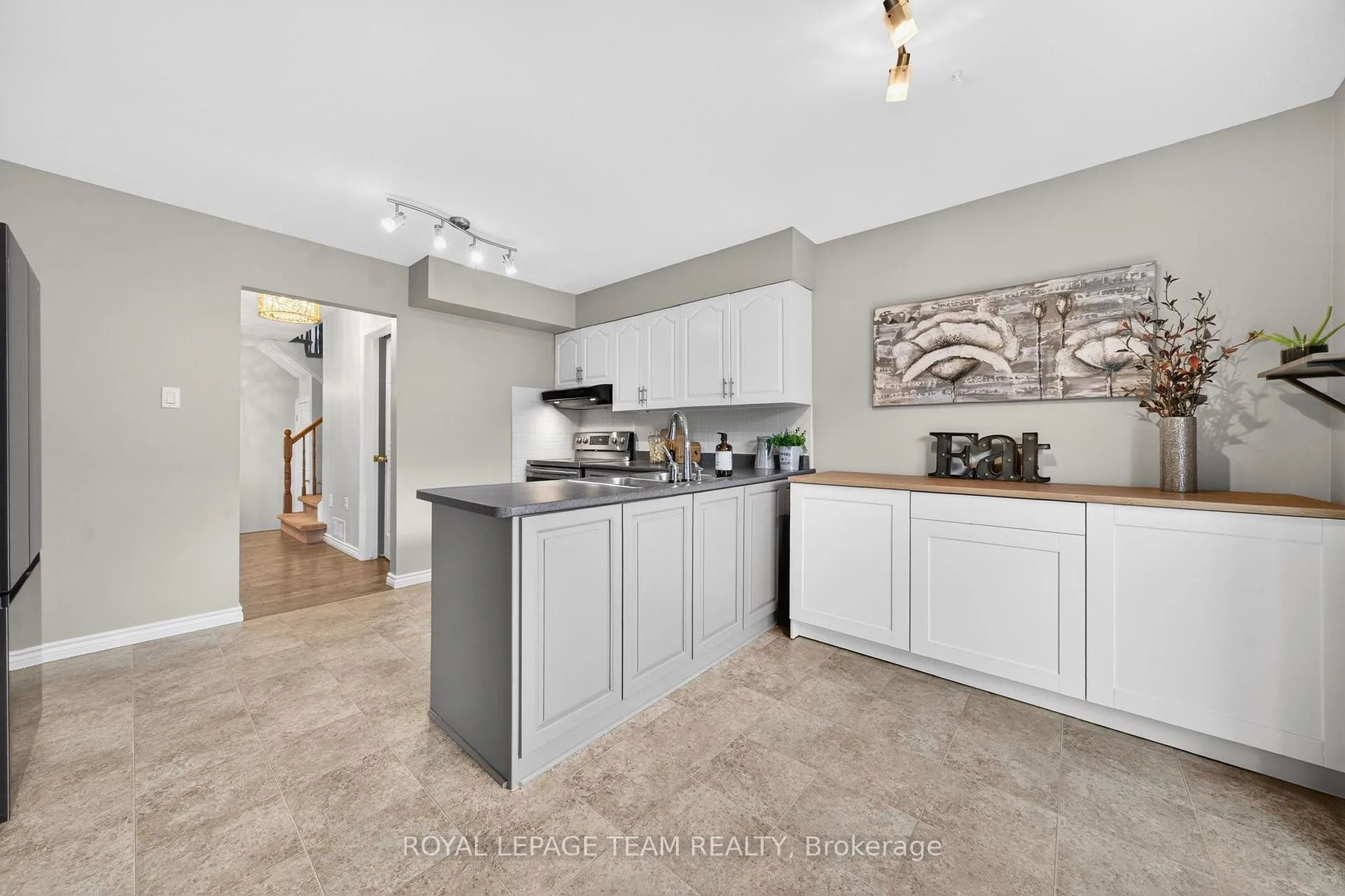 Photo 12 of 23 Inwood Drive, Ottawa, Kanata - Bridlewood — HOMEH