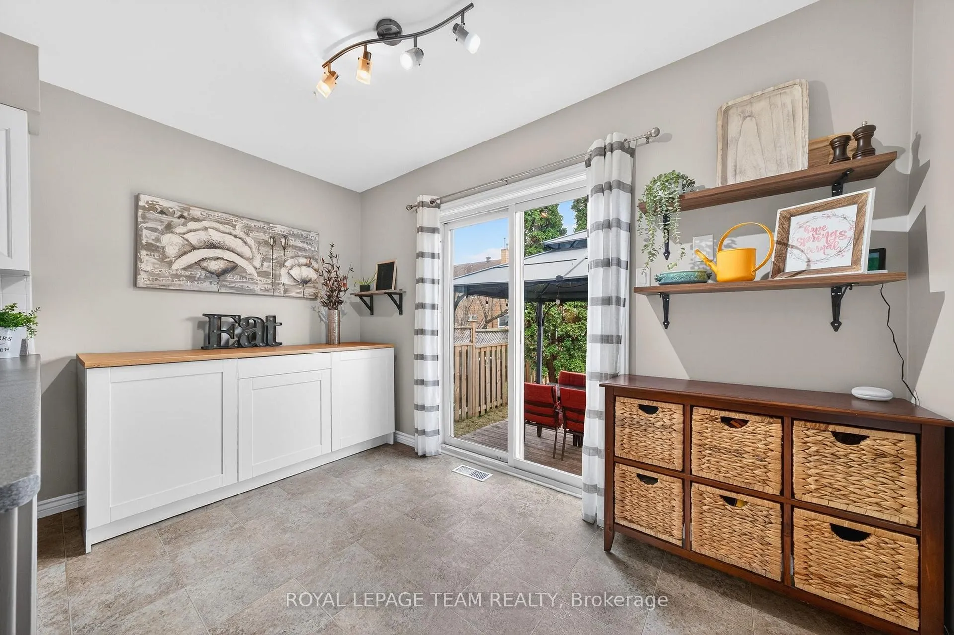 Photo 13 of 23 Inwood Drive, Ottawa, Kanata - Bridlewood — HOMEH