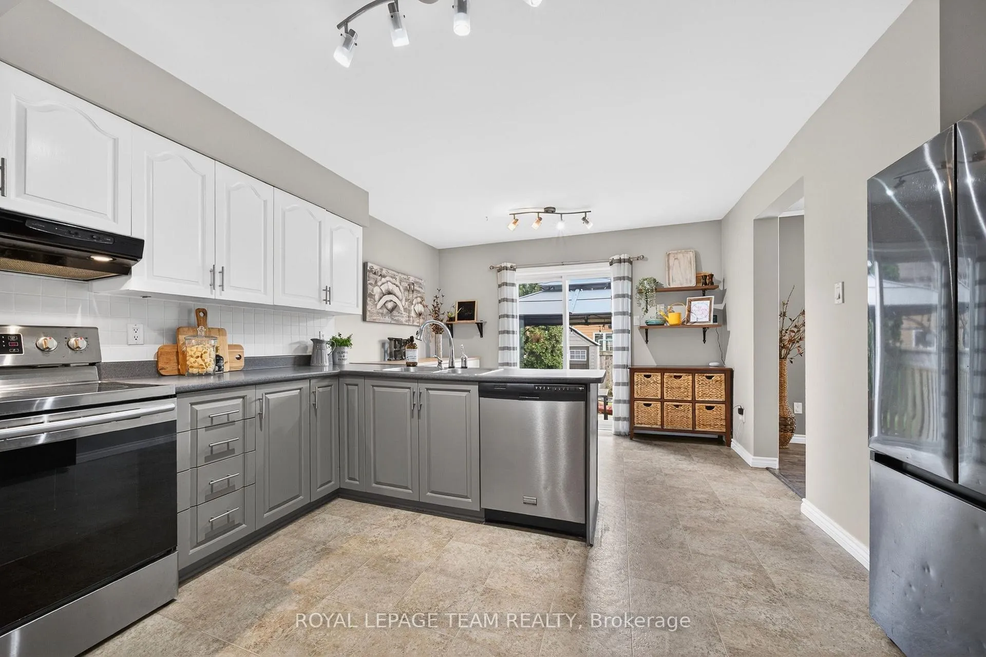 Photo 16 of 23 Inwood Drive, Ottawa, Kanata - Bridlewood — HOMEH