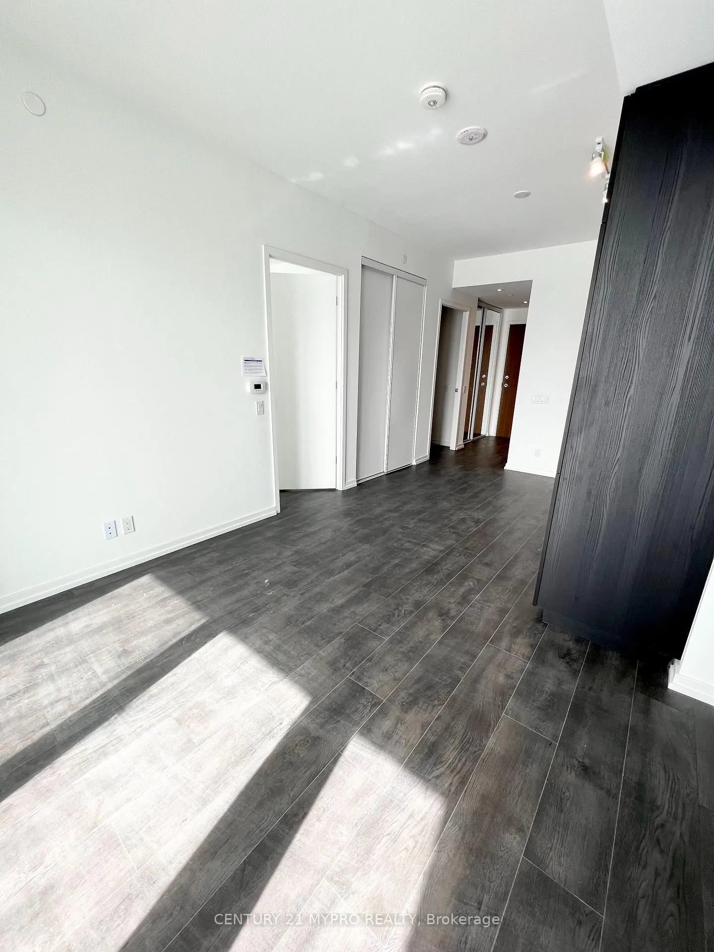 Photo 5 of Unit 908, 1000 Portage Parkway, Vaughan, Vaughan Corporate Centre — HOMEH