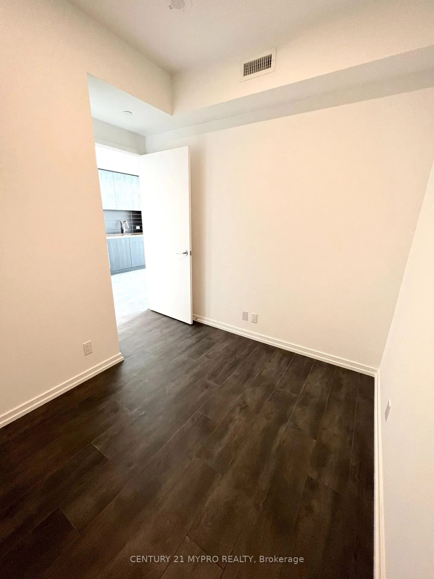 Photo 7 of Unit 908, 1000 Portage Parkway, Vaughan, Vaughan Corporate Centre — HOMEH