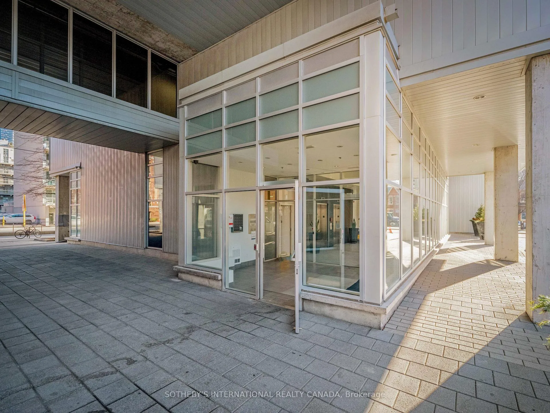 Photo 3 of Unit 605, 60 Bathurst Street, Toronto, Niagara — HOMEH