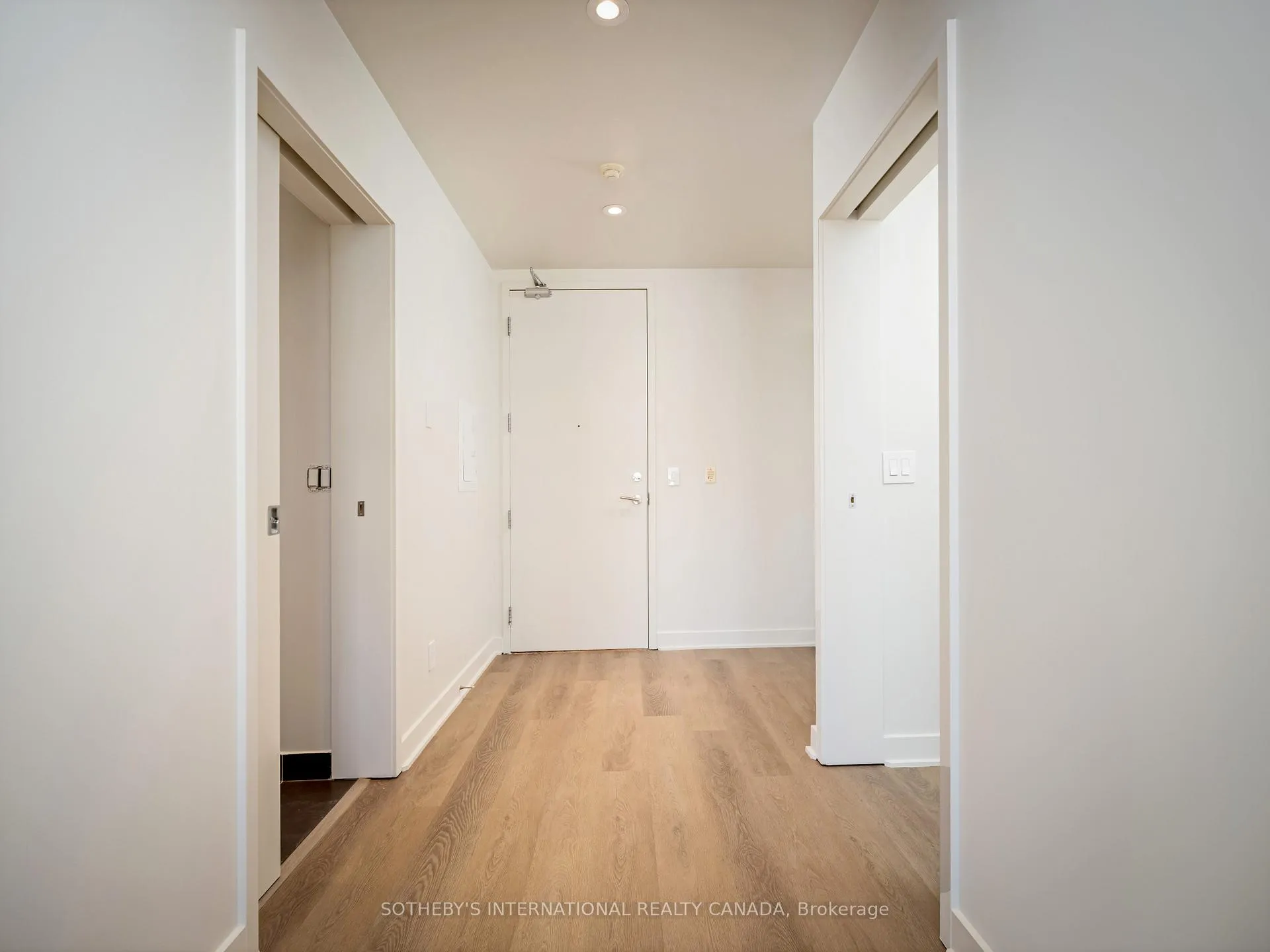 Photo 6 of Unit 605, 60 Bathurst Street, Toronto, Niagara — HOMEH